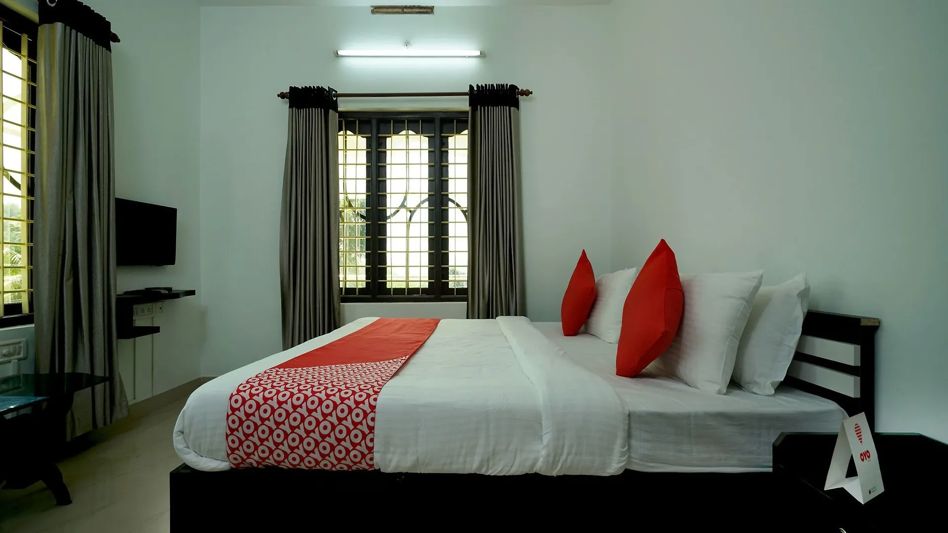 Oyo 12224 Karoli Inn Munnar India